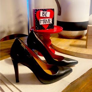 Beautiful CALVIN KLEIN BLACK HEELS